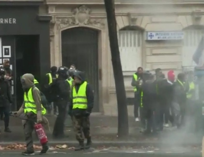 Parigi gilet gialli Foto Twitter