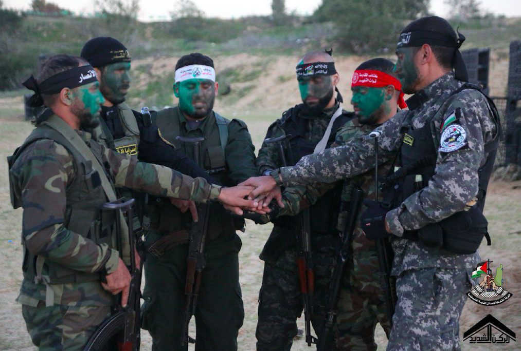 Terroristi a Gaza in esercitazione